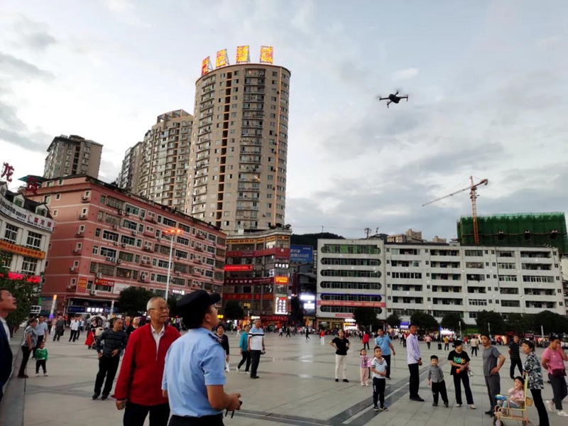 縣城廣場,千戶小區,清水廣場,紫陽港以及毛壩鎮等人員聚集區域上空