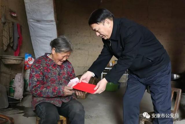 张维护同志到旬阳县珍珠村看望慰问贫困户和驻村工作队员