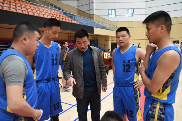 奋力拼搏 勇摘桂冠-----岚皋县公安局在全县首届职工运动会篮球比赛一举夺冠 奋力拼搏 勇摘桂冠-----岚皋县公安局在全县首届职工运动会篮球比赛一举夺冠
