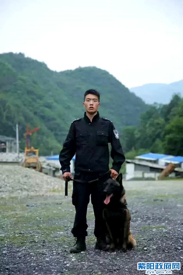 微光 警犬来啦！ 紫阳警营摄影作品 (10).jpg