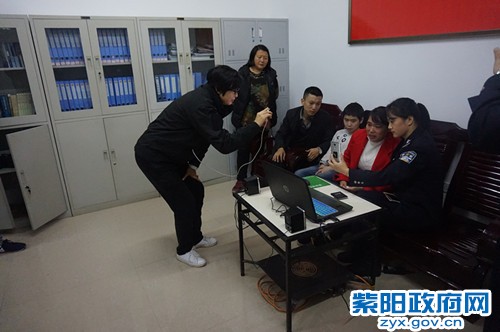 红椿所:母女失散三十年 民警帮忙终团圆 (1).JPG