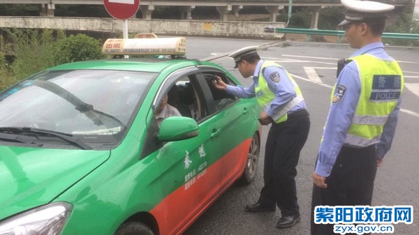 交警大队:扎实开展路面防控战严厉查处严重交通违法行为 (1).jpg