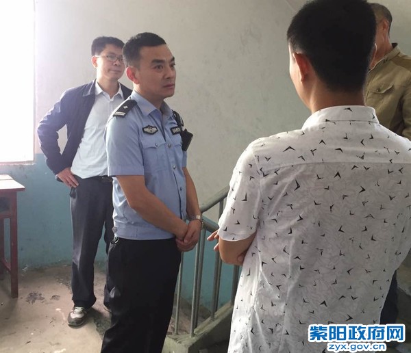 双桥所:再次对辖区重点单位进行安全大检查 1.jpg