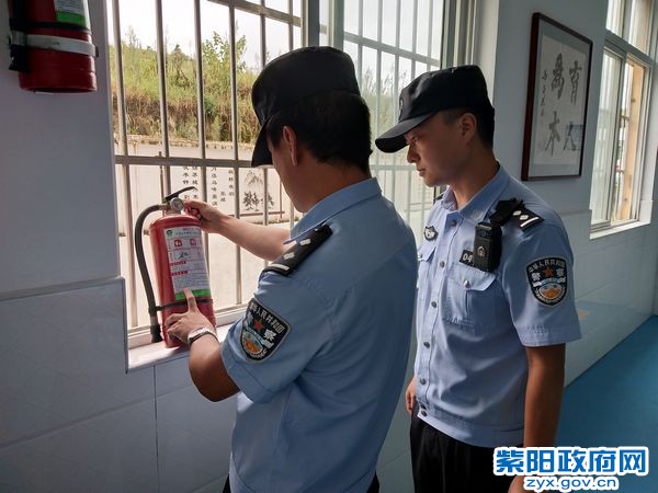 蒿坪所:撑起平安伞 护航新学期 (2).jpg