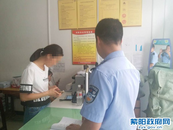 麻柳所:开展快递业实名制落实情况检查 (2).jpg