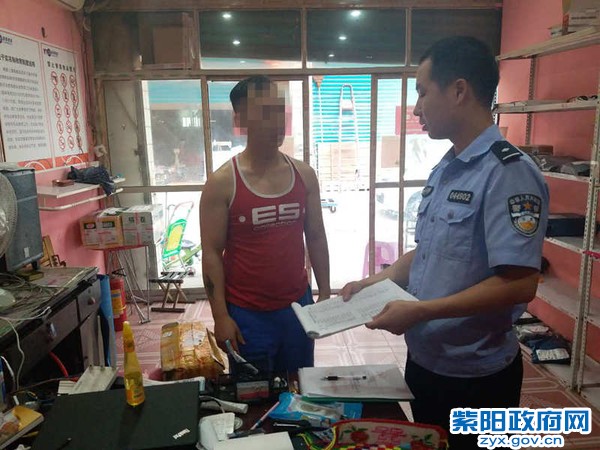 麻柳所:开展快递业实名制落实情况检查 (1).jpg