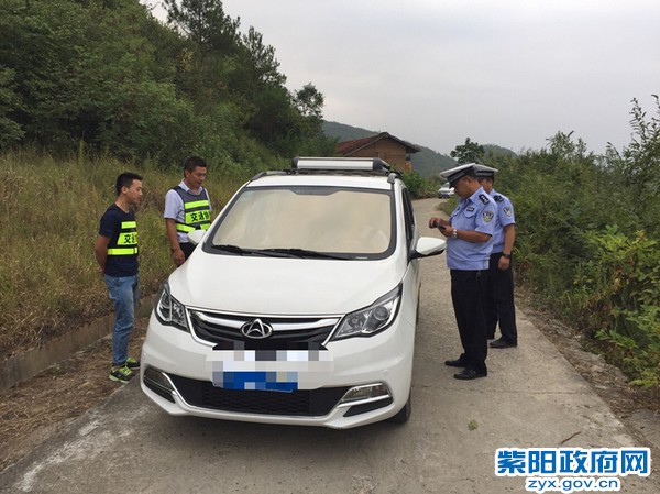 蒿坪交警:严格落实“三个不发生”联合农村“125”劝导站确保庙会道路安全畅通 (2).jpg