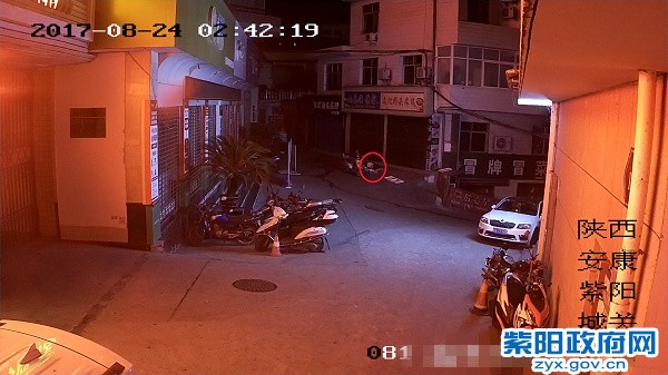 指挥中心：深夜救助一名醉酒男子 (2).jpg