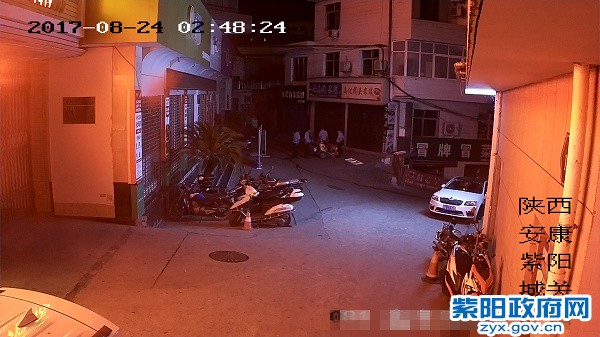 指挥中心：深夜救助一名醉酒男子 (3).jpg