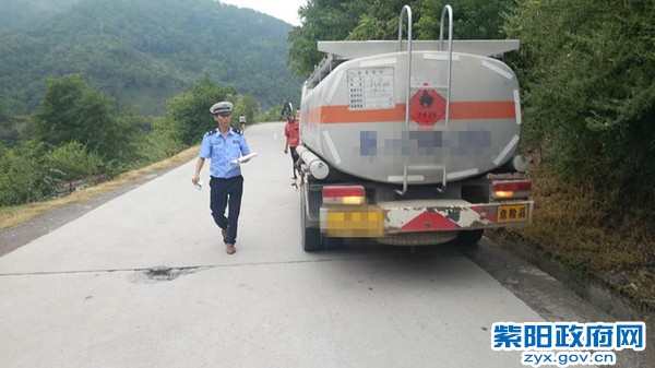 5、【专项整治危化品运输车辆 确保道路安全】 (4).jpg