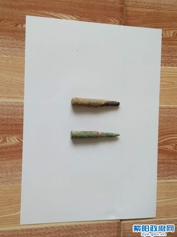 汉王所：及时收缴两枚军用子弹 (2).jpg