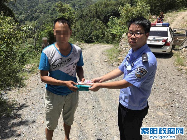 7、【群众“丢失”现金 民警帮其找回】.jpg