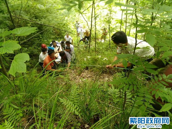1、【警民合力救助伤员】 (2).jpg