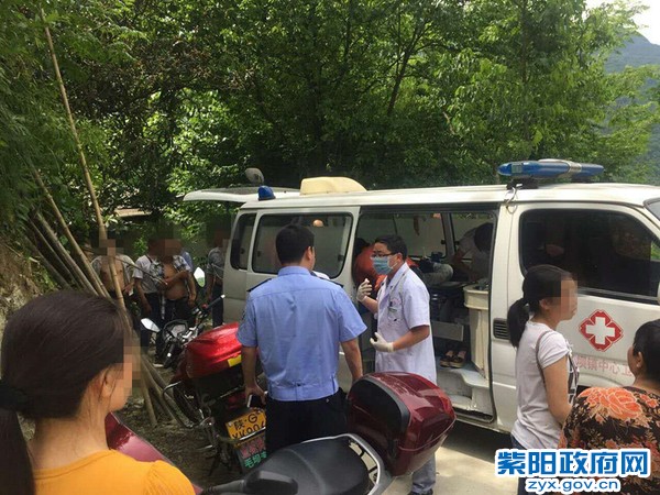 1、【警民合力救助伤员】 (3).jpg