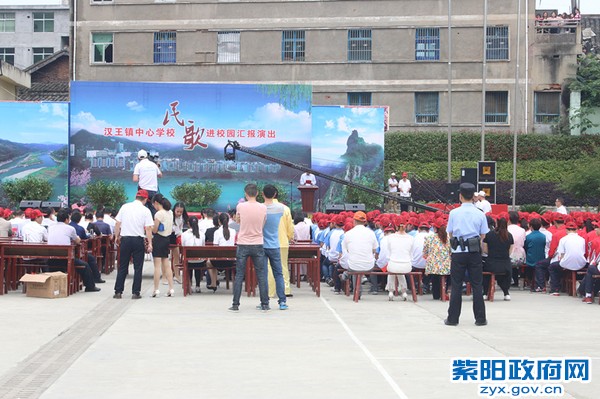 汉王所：圆满完成“民歌进校园”活动安保任务.JPG