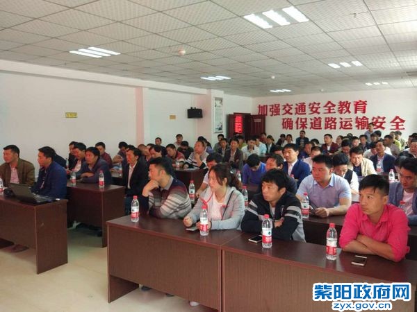 交警大队:召开夏季暨汛期驾驶员安全教育培训会 (1).jpg