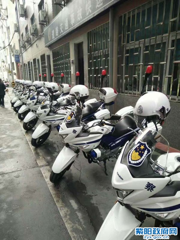 交警大队:山鹰铁骑 守护山城 (1).jpg