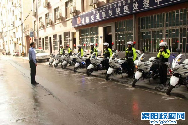 交警大队:山鹰铁骑 守护山城 (2).jpg