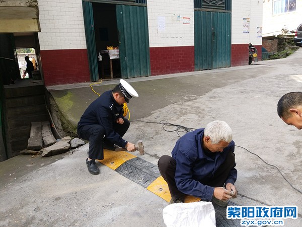 4、【扎实开展校园周边道路交通秩序整治】 (1).jpg