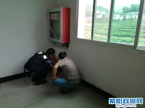 高桥所:深入辖区各单位进行安全检查 (1).jpg