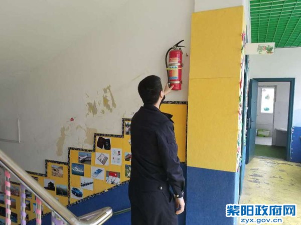 毛坝所:全警出动提前着手 开展节前安全大检查 (1).jpg