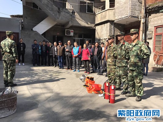 1、【消防演练进社区 确保安全重防范】1.jpg