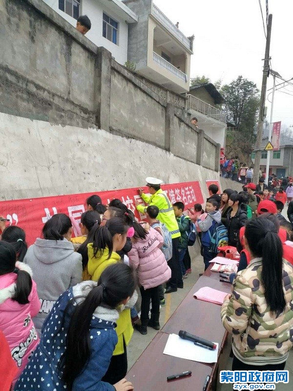 红椿交警中队:积极组织开展道路交通安全宣传教育活动1.jpg