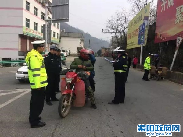 交警大队:道路安全检查 (2).jpg