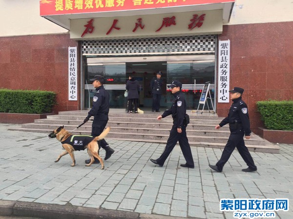 3、【警犬巡逻 助力治安防控】 (1).jpg