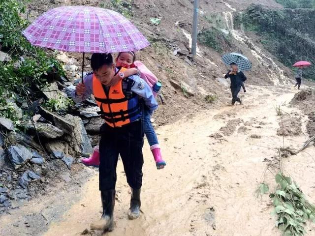 哪里有危险，哪里就有民警的身影……