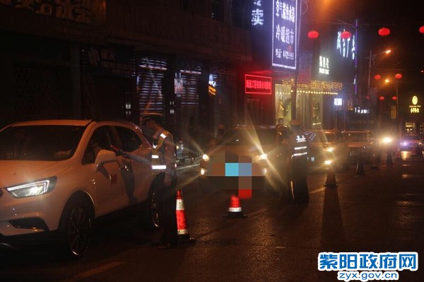 紫阳:严打各种违反交规行为努力规范全县交通秩序 (5).jpg