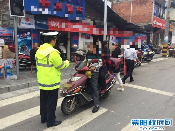 紫阳:严打各种违反交规行为努力规范全县交通秩序 (1).jpg